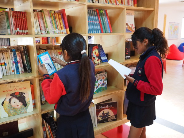 Niños en Biblioteca Escolar Futuro de Elqui